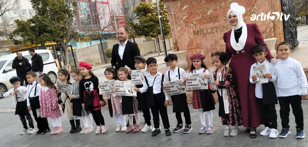 Kırşehir’de Cumhuriyet Coşkusu: Minik Muhabirler Sokaklarda